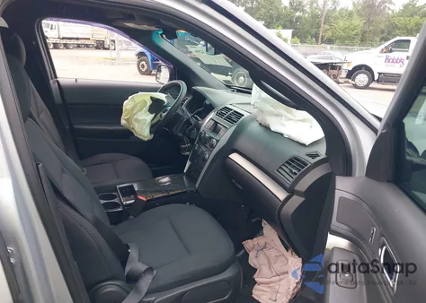 2015 Ford Police Interceptor z USA, uszkodzony, nr VIN 1FM5K8AR8FGC67538